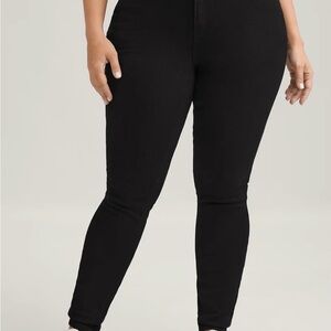 BloomChic Women's Black Skinny Jeans